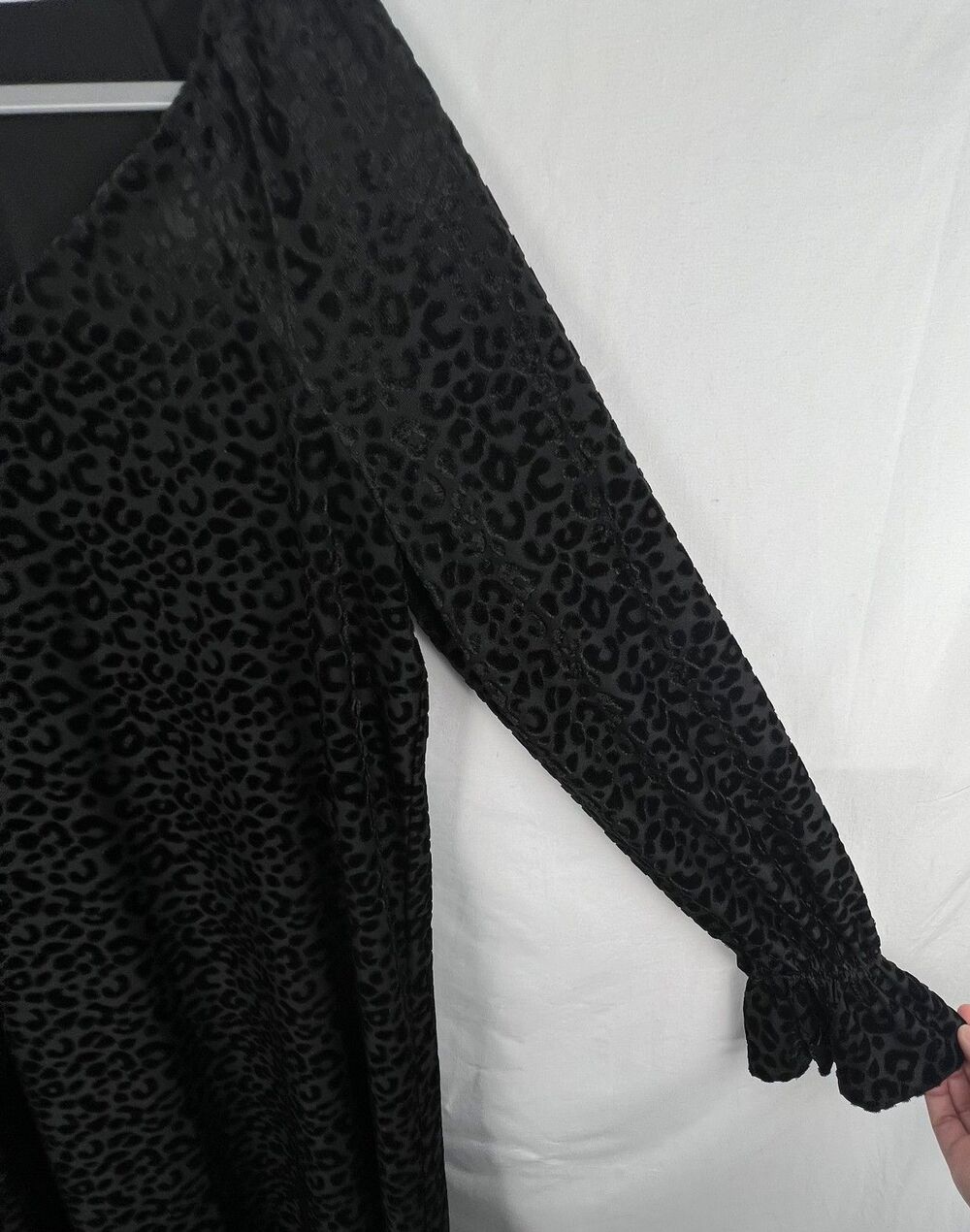 NINE WEST Size 8 Black Leopard Velvet Burnout Dress Long Sleeve Ruffle Shift - Picture 6 of 12